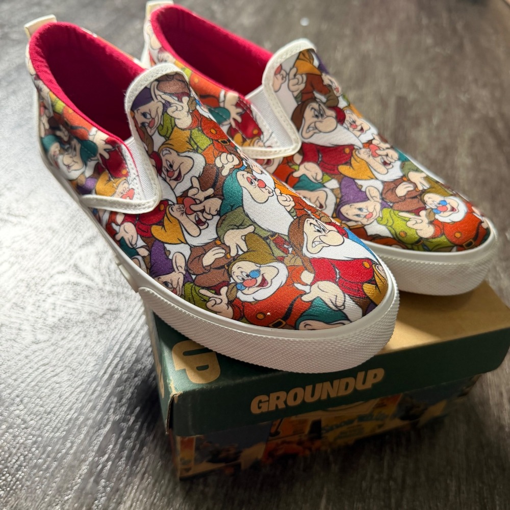 Ground Up Disney Snow White Seven Dwarfs Slip On Shoes Men 9 Multicolor Canvas